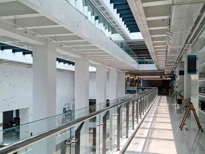 Steklene ograje za notranje stopnice