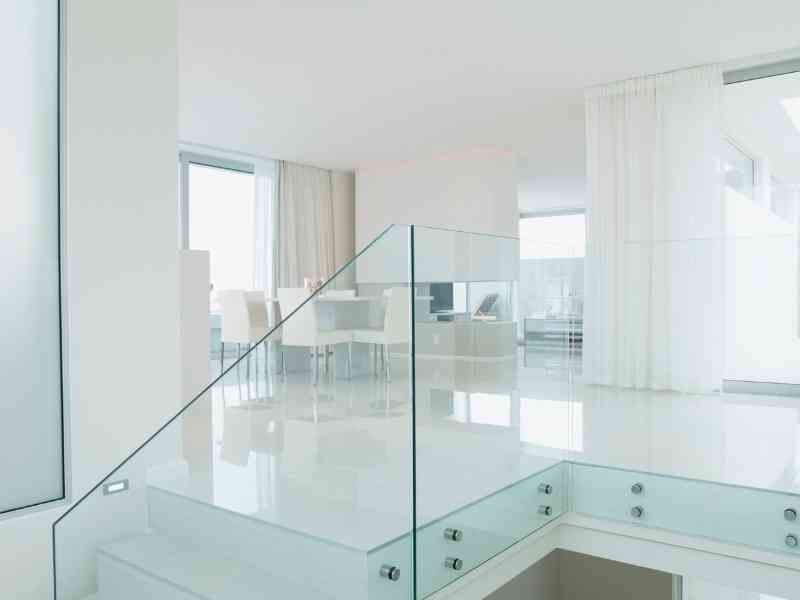 Steklene ograje za notranje stopnice