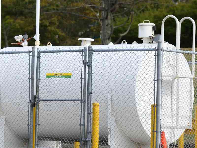 Čiščenje in razrez cistern za kurilno olje