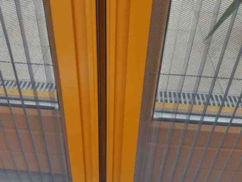 Komarniki za balkonska vrata